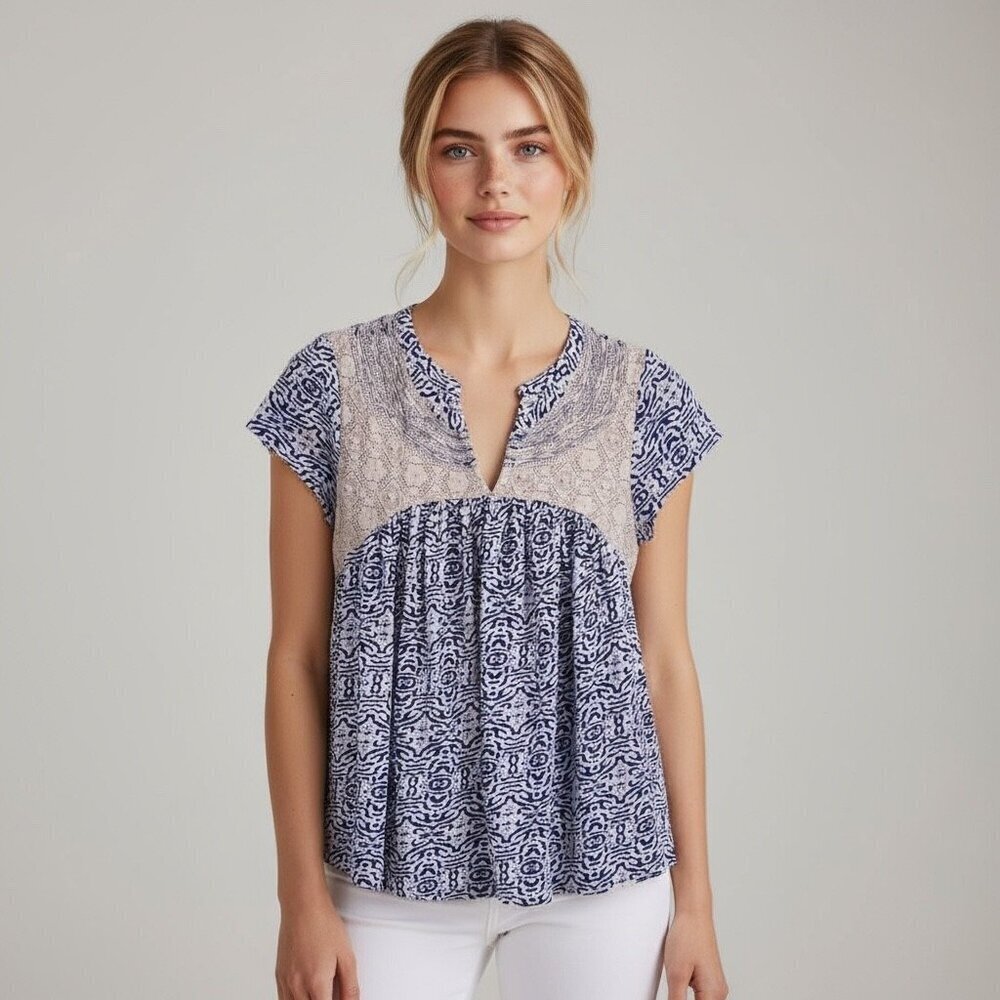 Anthropologie Akemi + Kin Blue and White Lacekeep Ikat Blouse Size Small Top